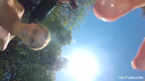 Dani Daniels y Cherie DeVille van a nadar