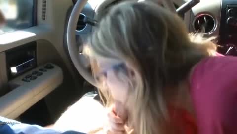 MILF BLOWJOB IN A CAR