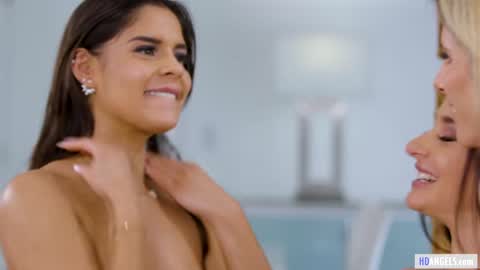 Naughty Squirting Lesbians Having Threesome