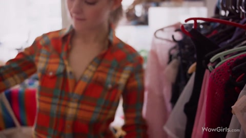 Preciosa rubia Eva Elfie mamándole la polla a su amante