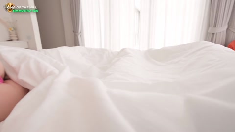 Meio-irmão Você Está Gozando em Mim em um Hotel de Cama Única?! Eca! Quer Ajuda da Meia-irmã com...