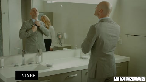 VIXEN A assistente gostosa Carter Cruise deixa o chefe fazer o que quiser com ela