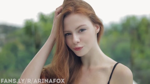 Baisé après avoir été surpris à regarder la demi-sœur de mon meilleur ami nager nu...