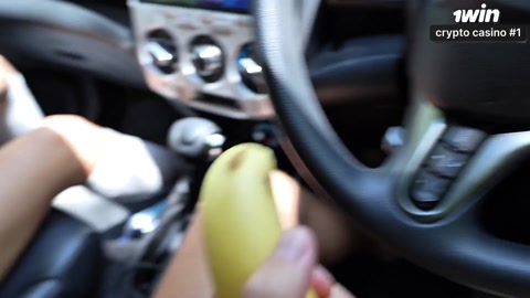 Chauffeur Bolt Fait sa Première Cassette avec une Rousse Mignonne