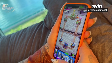 Ma belle demi-sœur perverse refuse de porter de la culotte dans mon lit