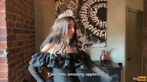 Podstępny Gnom rucha Królewnę Śnieżkę, gdy czas zatrzymuje się w Halloween - Wolne Użycie