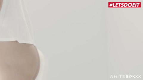 Perfect Body Babe Sybil Gets Fucked in the Morning