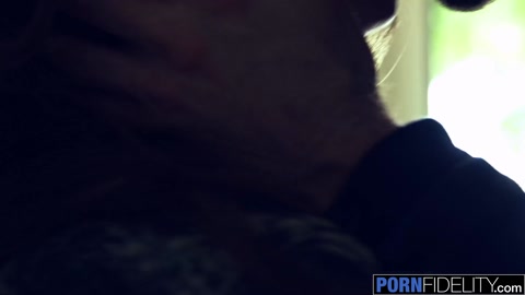 Riley Reid Fucked Hard as Soon as She Comes in the House